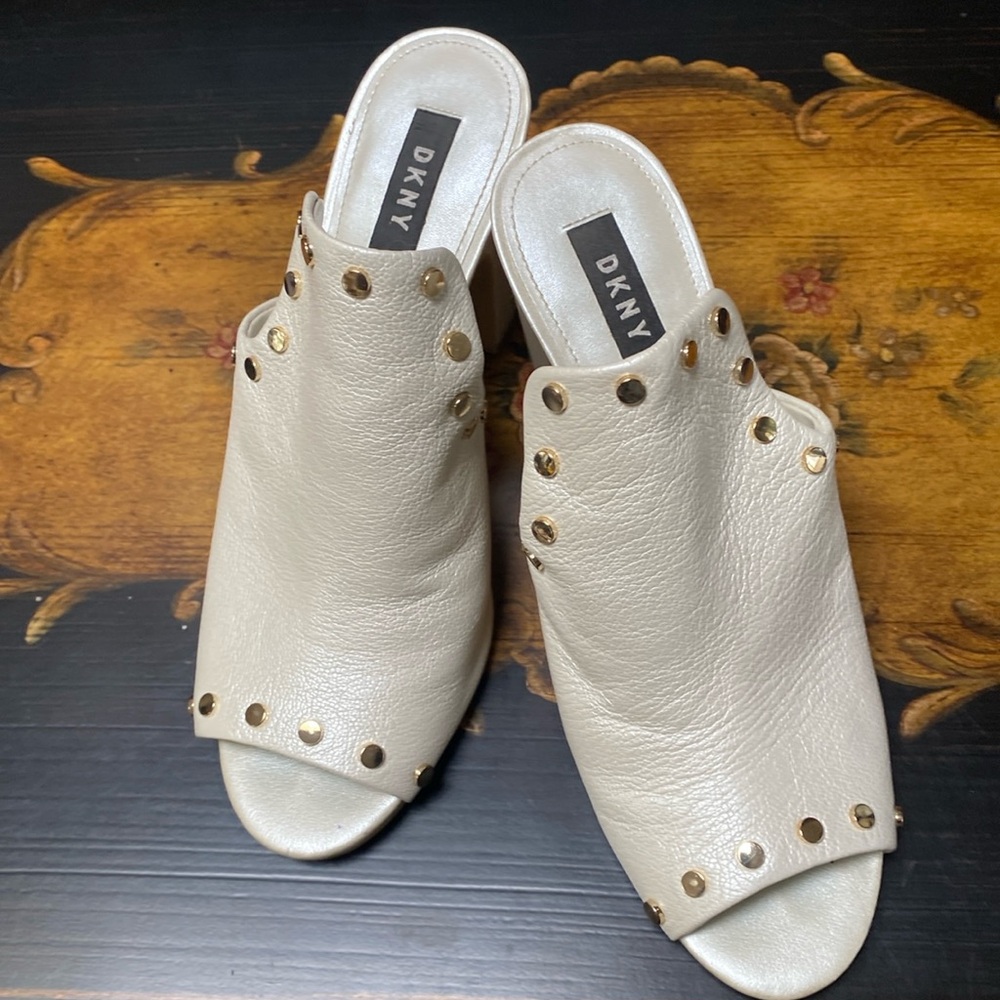 DKNY slip on heel Excellent condition Gently worn Size 8M